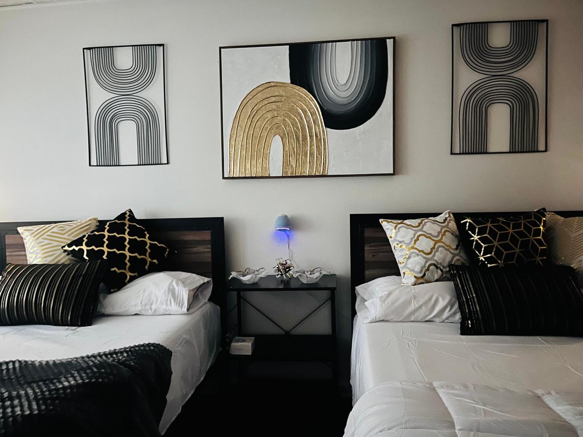 Stylish Cozy Quiet Family Retreat And Romantic Getaway Sleeps Up To 7 With Fast Wifi, Free Parking, Work Station, Alexa Enabled, Fenced In Backyard For Pets Grill Party Patio, Porch, Beach, Canal, Stadium,Boardwalk Restaurants, And Much More! Атлантик-Сіті Екстер'єр фото