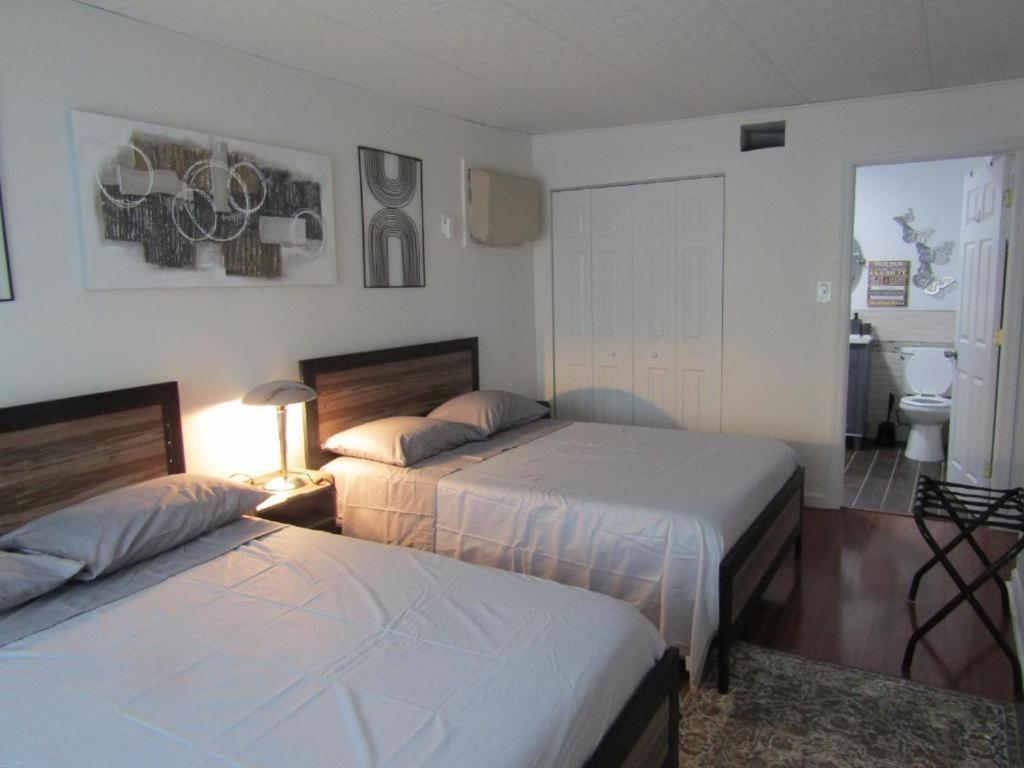Stylish Cozy Quiet Family Retreat And Romantic Getaway Sleeps Up To 7 With Fast Wifi, Free Parking, Work Station, Alexa Enabled, Fenced In Backyard For Pets Grill Party Patio, Porch, Beach, Canal, Stadium,Boardwalk Restaurants, And Much More! Атлантик-Сіті Екстер'єр фото
